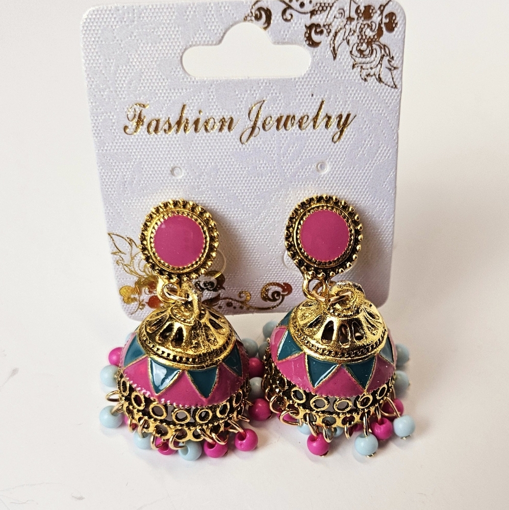 Retro Dangling Earrings (NWT)